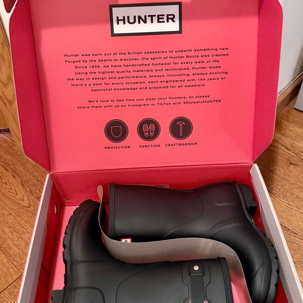 Hunter Women's Black Short Rain Boots